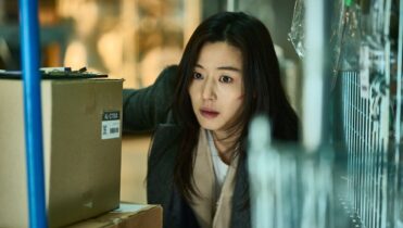 Quiénes actúan en La película Colony