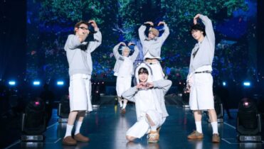 Letra y traducción al español de la canción Stick with you de TXT