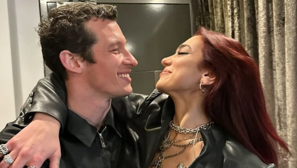 Dua Lipa y Callum Turner se casan y planean boda de varios días