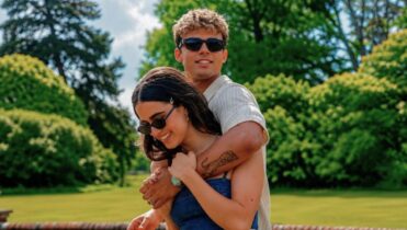 Quién canta las canciones de Culpa Tuya: Londres, soundtrack de la película