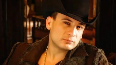 Valentin Elizalde anuncia gira en holograma y música inédita