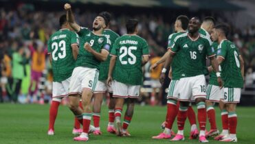Por qué cantan Mi mayor anhelo de la Banda MS en los estadios