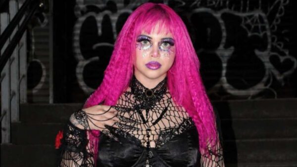 Carmely Lakerry presenta la canción Adolescencia Gris