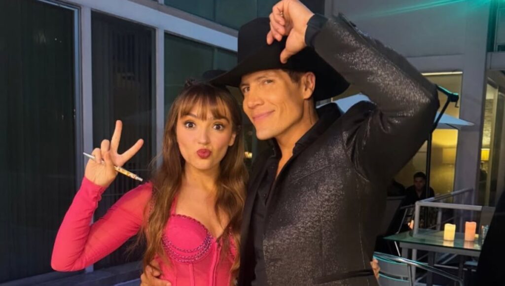 Fernando Corona y Elaine Haro juntos en el FIFA FAN Fest CDXM