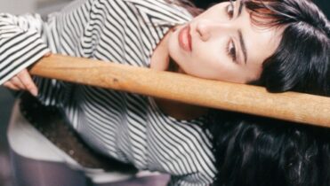 Gabriela Oliva lanza la canción Todas mis amigas