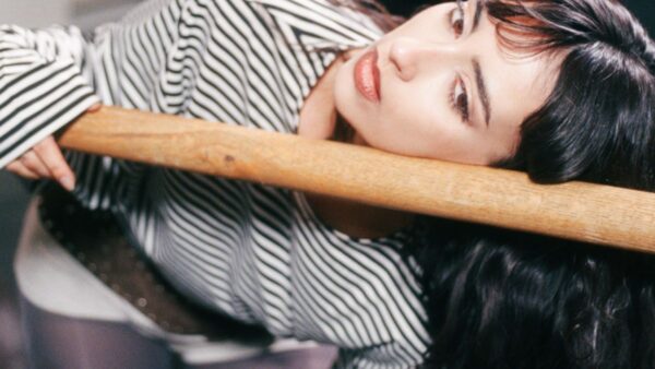 Gabriela Oliva lanza la canción Todas mis amigas
