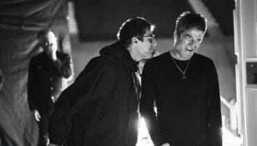 letra de la canción stop crying your heart out de Oasis